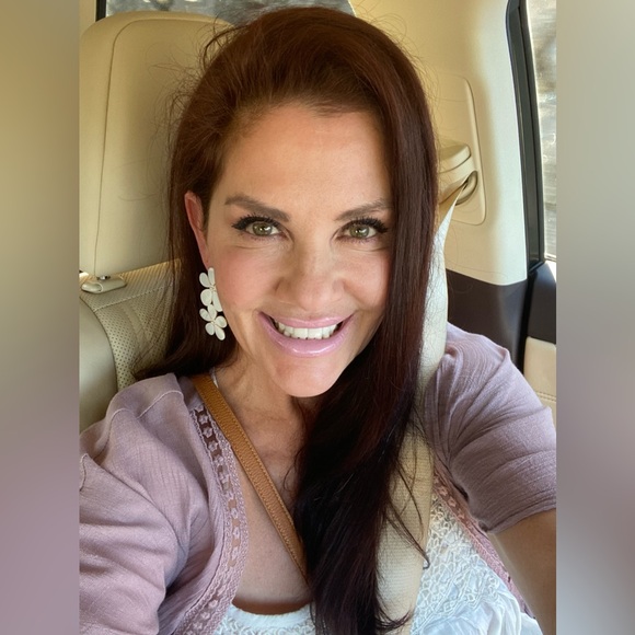 Meet your Posher, Lisa - Picture 2 of 5